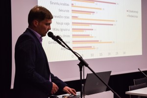 VU KF Analitinės žurnalistikos magistro studijų programos absolventas Andrius Nenėnas skaitė pranešimą „Kaip laimėti savivaldos rinkimus regionuose?“ (vadovė – doc. dr. Jolanta Mažylė)